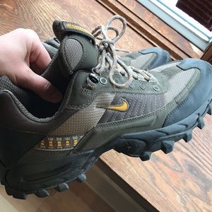 nike hiking shoes mens